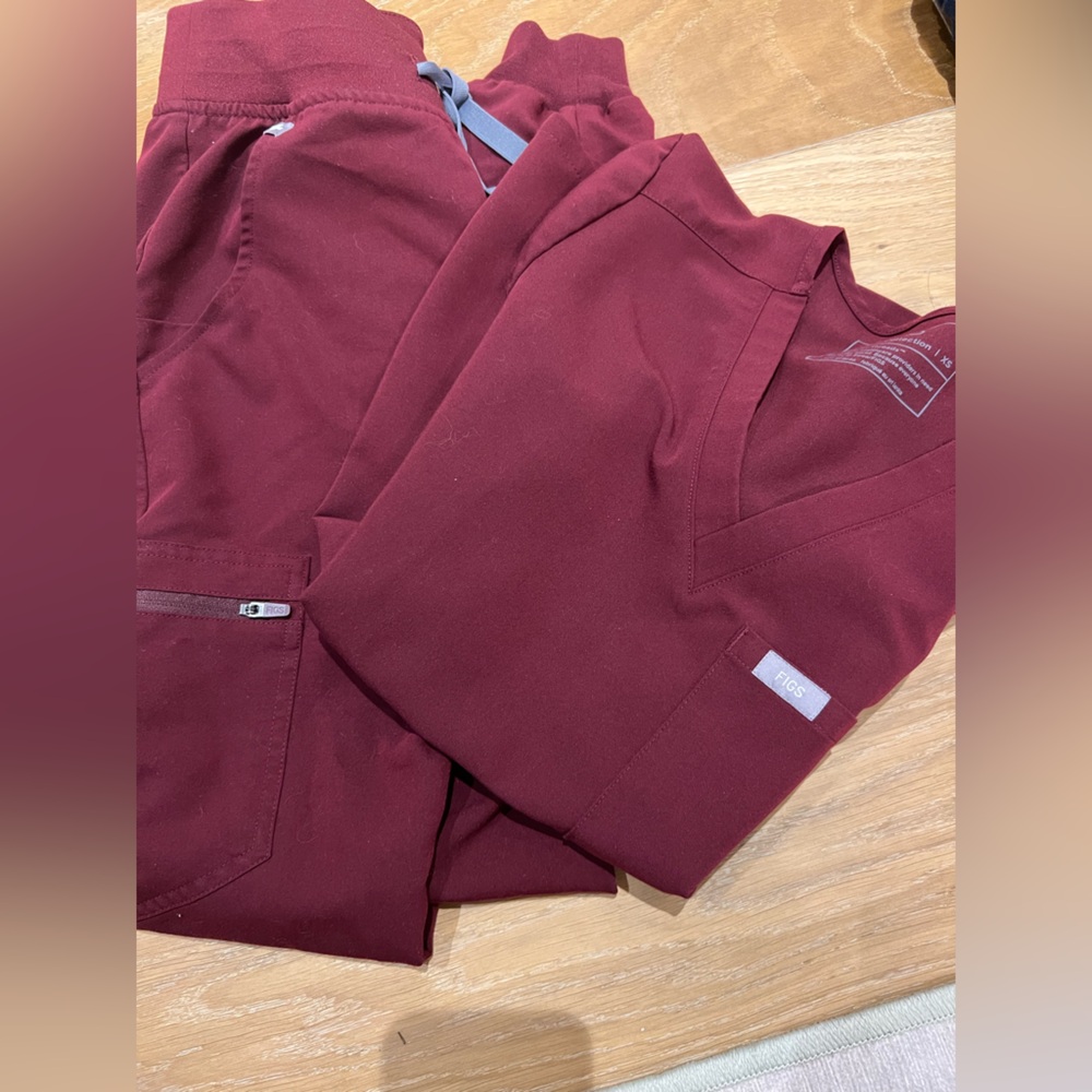 Wear Figs scrub set